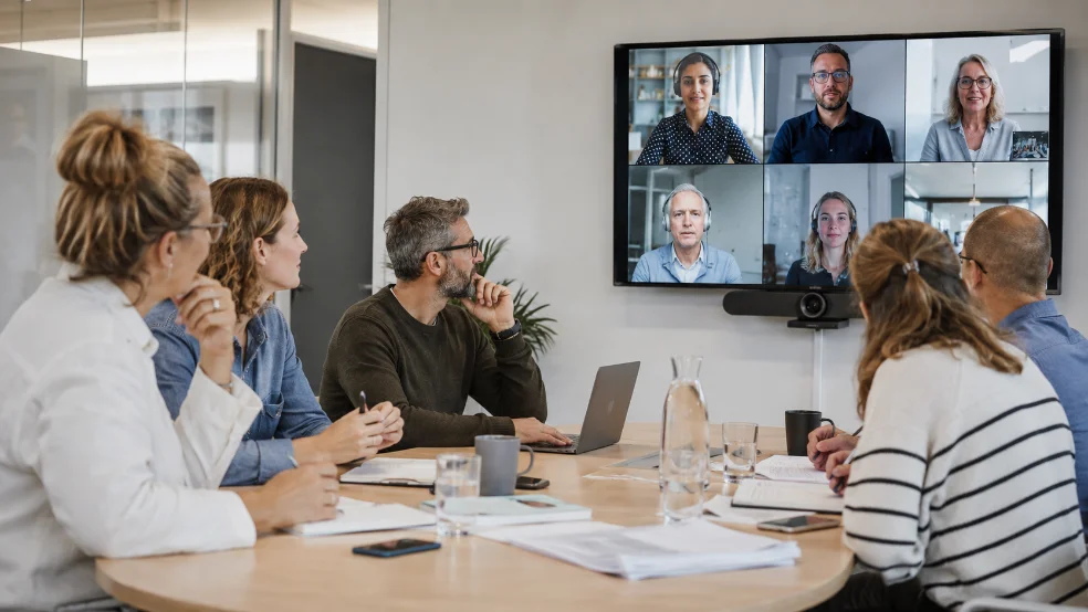 Collega's bespreken samen een casus